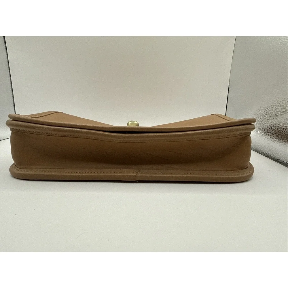 Coach VTG 80s City Bag Leather Crossbody Turn Lock USA W/ Replacement Strap